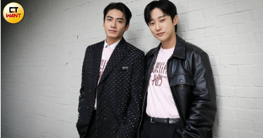 振永（右）與宋柏緯兩大帥哥因拍攝《那張照片裡的我們》建立了好交情。（圖／侯世駿攝）