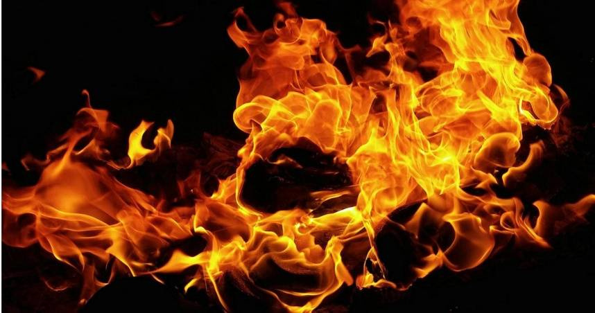 印度賈坎德邦加爾瓦縣（Garhwa）日前發生一起令人唏噓的縱火事件。（示意圖／Pexels）