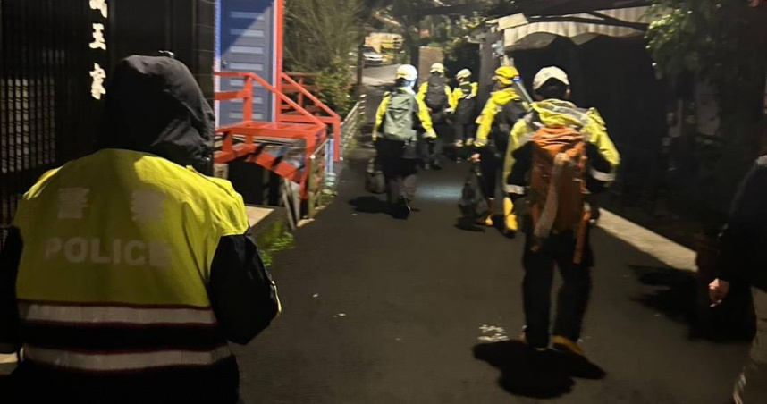 除夕夜驚魂！瑞芳警、消聯手搜救　迷途登山客平安下山