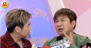 胡瓜（右）秀出下嘴唇燙傷的傷勢。（圖／侯世駿攝）