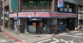 台北市中山區這家萊爾富超商短少日營收7萬2，店長挨告業務侵占但獲判無罪。（圖／翻攝Google Maps）