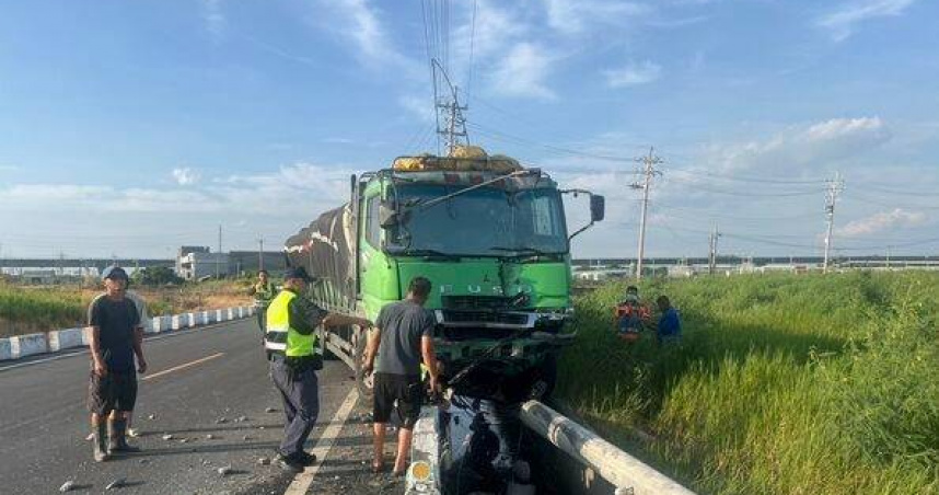 學甲死亡對撞！大貨車疑疲勞跨線奪命　駕駛毒品快篩竟呈陽性