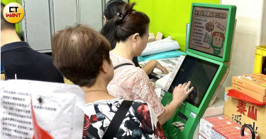 振興三倍券今起預購 小7、全家、OK機台全當機
