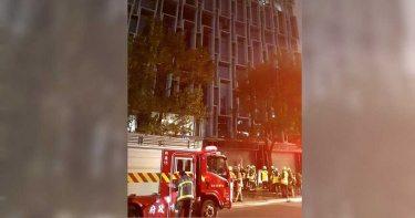 內湖辦公大樓傳火警!冷氣室外機起火 緊急疏散160人