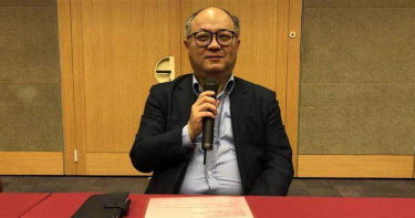 富邦金日前曾宣布收購日盛金，圖為富邦金總經理韓蔚廷當時說明原因。（本報資料照）