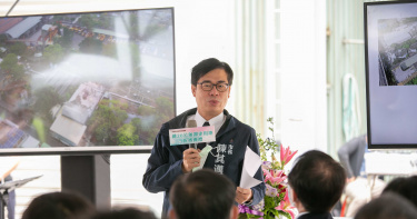 「接種AZ疫苗利大於弊」 陳其邁宣示率先施打