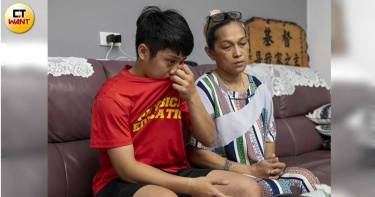 高雄海青工商的高三生陳渝潔被阿嬤帶大，但阿嬤上個月底不幸車禍身亡，她說：「我發誓一定要拿下（角力）金牌，證明給天上的阿嬤看。」（圖／宋岱融攝）