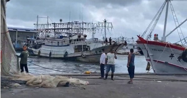 強颱「軒嵐諾」來勢洶洶，基隆有許多漁船紛紛回港防颱。（圖／翻攝照片）