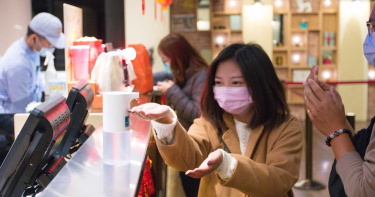 武漢肺炎/首在戶外驗出病毒!專家籲「清潔門把、勤洗手」