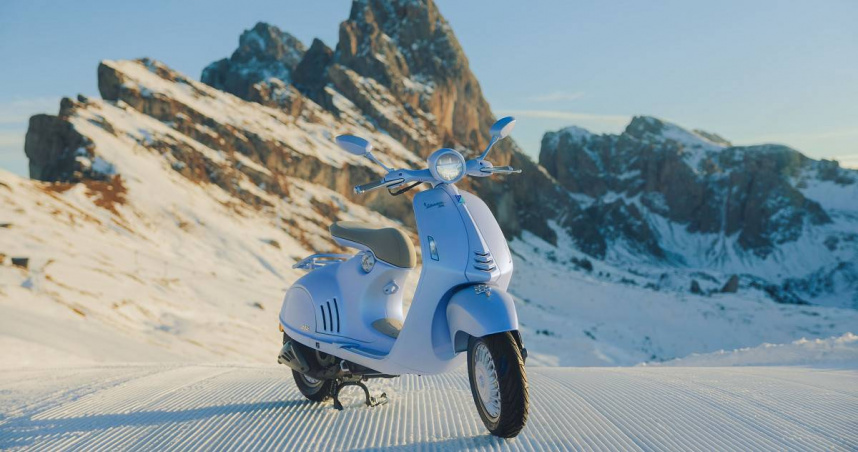Vespa 946 Snake：全新限量特仕版靈動亮相！以冰雪般的優雅魅力迎接璀璨蛇年（圖／Vespa提供）。