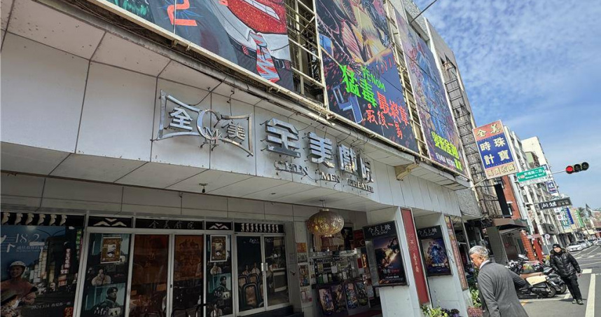 走過75年歲月的全美戲院，全盛時期單日超過2000人進戲院看電影，今天證實因不堪連年虧損，將營業至3月2日，消息一出讓很多台南人震驚不捨。（圖／中國時報記者曹婷婷攝）