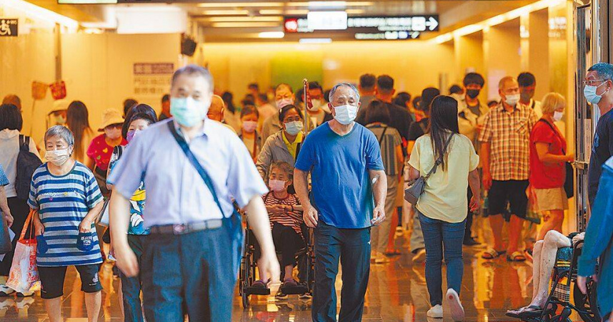 台北區醫院個別總額將實施，若其他醫學中心怕給付被斷頭，紛將重症病患轉來台大、北榮，可能被迫當「冤大頭」。（圖／報系資料照）