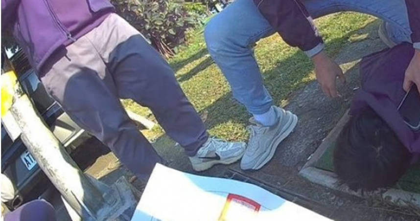 中和1名冷氣空調技師藉職務之便，竟偷取多名女性貼身內衣褲，直到1日在住處樓下落網。（圖／翻攝畫面）