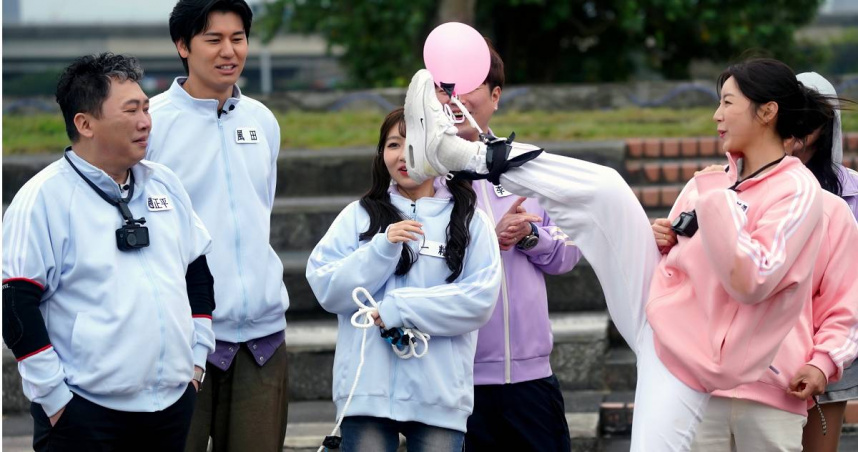 安芝儇飛踢挑釁趙正平。（圖／東森超視提供）