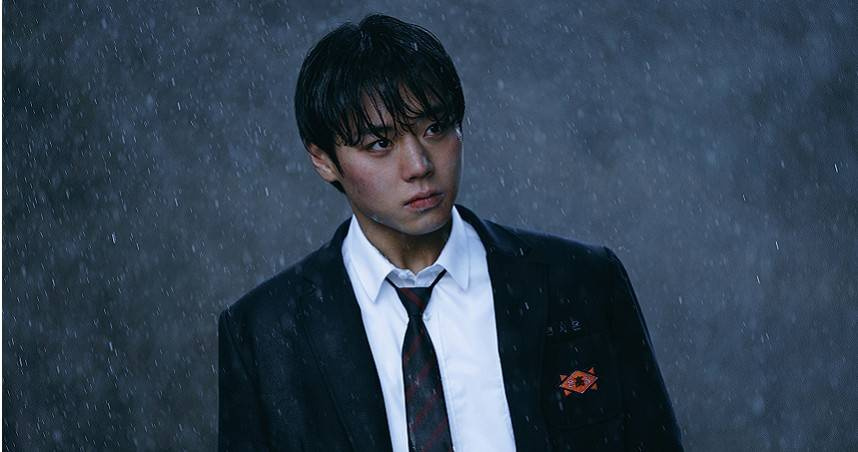 朴志訓想要擺脫Wanna One時期給人的印象，藉由《弱美男》系列成功撕掉偶像標籤。（圖／Netflix提供）