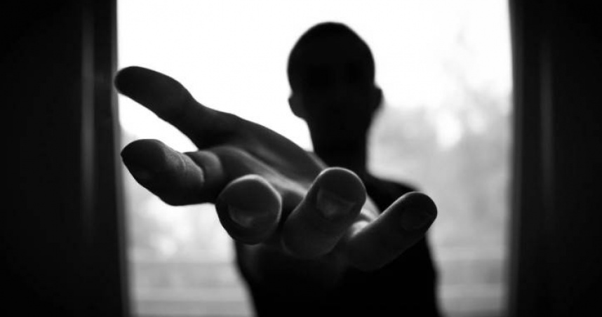 台中1對母子在賣場購物時，3歲兒子突遭陌生老翁環抱，警方已鎖定犯嫌通知到案。（示意圖／翻攝Pexels）