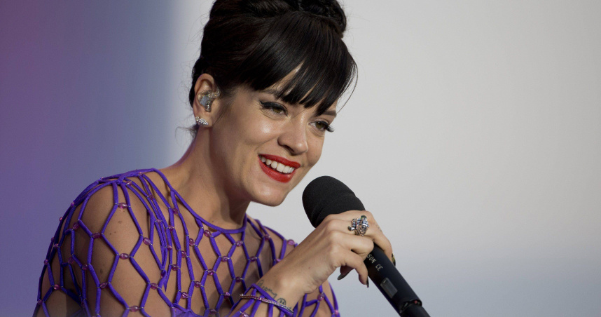 英國歌手莉莉艾倫在Podcast節目中自曝曾多次墮胎，甚至坦言「數不清」，並分享過去情感經驗與內心掙扎。（圖／達志／美聯社）