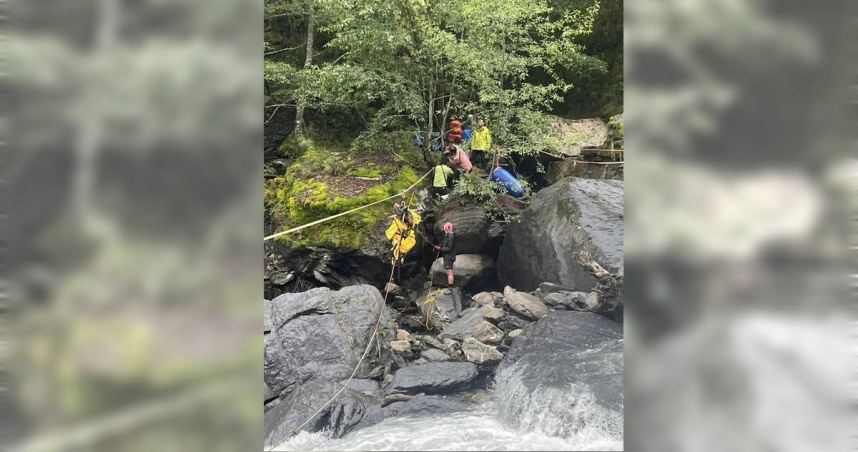 搜救人員前往救援。（圖／翻攝畫面）