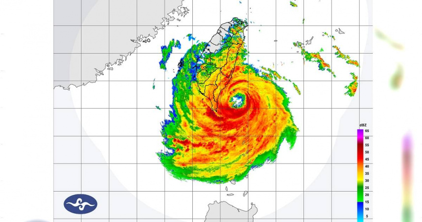 中度颱風「楊柳」愈來愈接近台灣。（圖／中央氣象署）