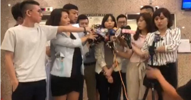 哽咽宣布退時力 洪慈庸:不知道要花多少時間內耗