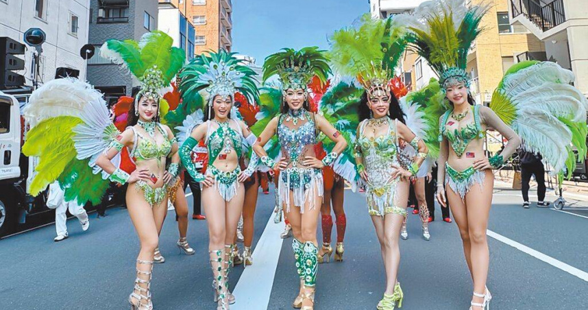 蘭陽森巴藝術舞團成員參加「第40回東京淺草森巴嘉年華」榮獲S2聯盟第1名，明年將晉級至最高殿堂S1聯盟。（圖／蘭陽森巴藝術舞團提供／中國時報吳佩蓉宜蘭傳真）