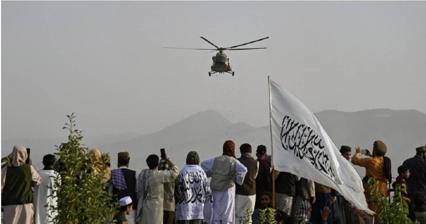 阿富汗塔利班（Taliban）近日下令全國封鎖電信網路。圖為塔利班正在慶祝重掌政權4周年。（圖／達志／美聯社）