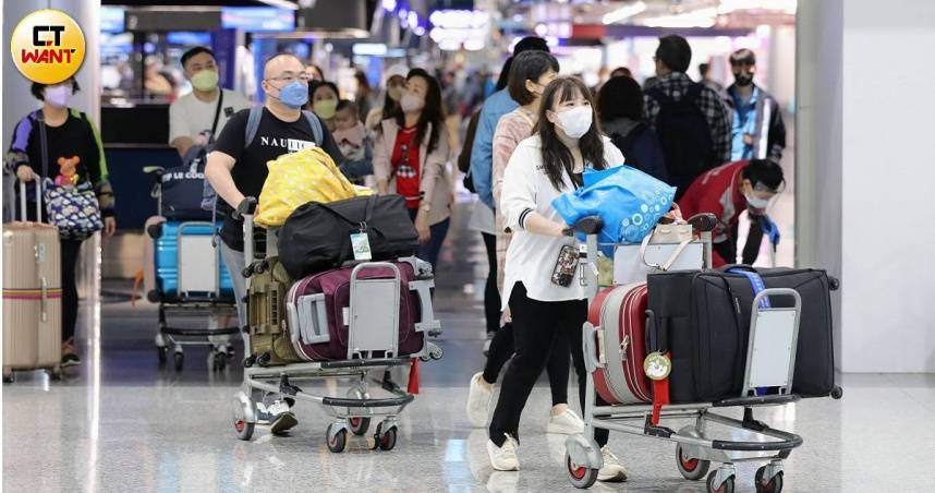 連假出國人潮爆滿。（圖／CTWANT 提供）