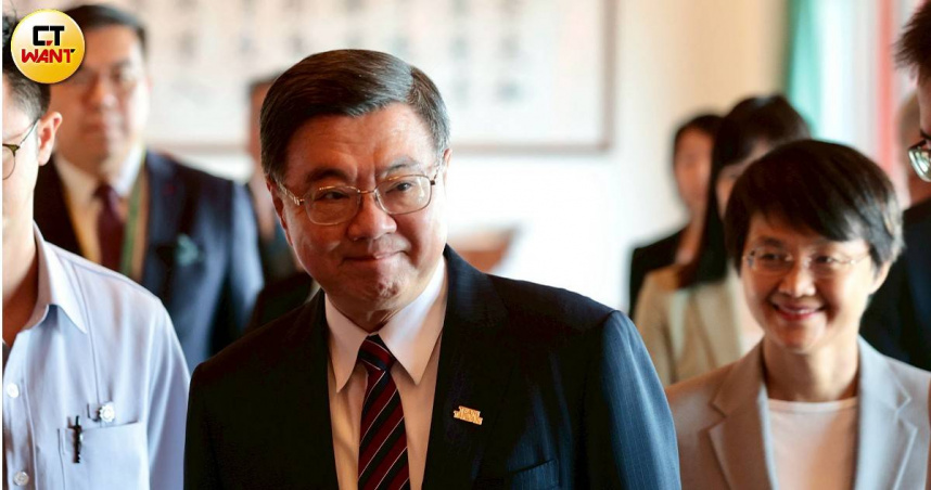 行政院長卓榮泰呼籲民眾「吃光不留」，配合政府防疫措施，減少廚餘去化壓力。（圖／黃耀徵攝）