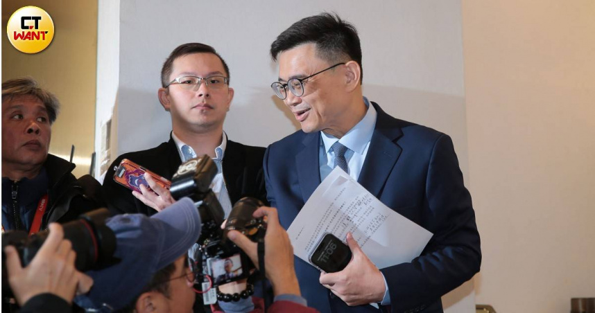 賴瑞隆表示，過去花在政治的時間相當多，變成在孩子的成長跟教育上有不足，會檢討，自己會花更多時間投入孩子的教育上。（圖／周志龍攝）