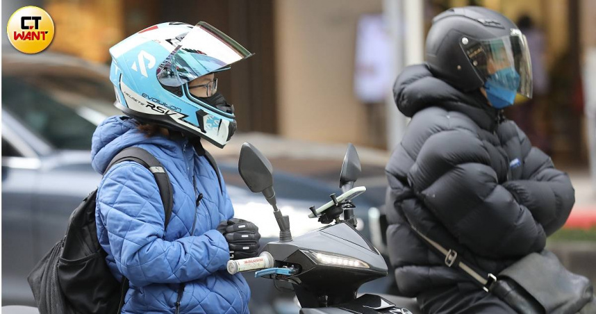 今晨各地區平地的最低氣溫約在9至13度。（示意圖／侯世駿攝）