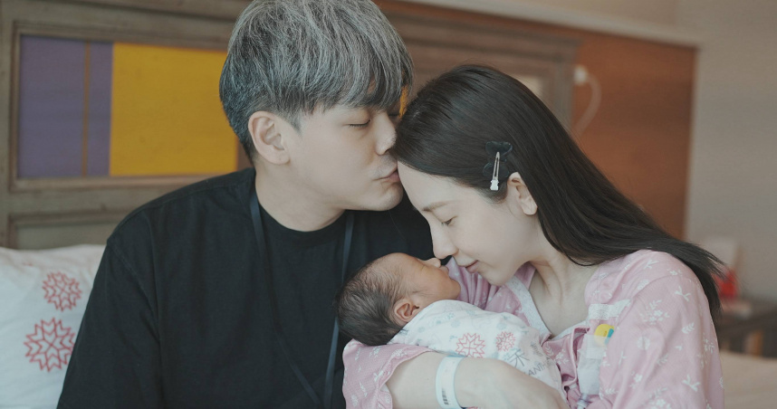 「最美孕婦」愛雅在農曆年前，順利產下體重約3100 公克的兒子。（圖／愛雅辣呦提供）