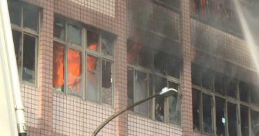 更新/高雄透天厝大火! 高醫前院長「女兒一家5口」搶救無效亡