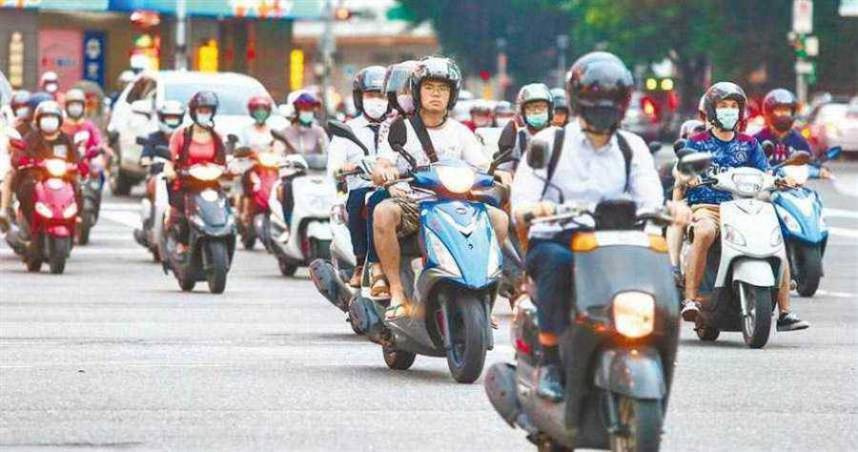 115年交通安全月「機車常用族交通零違規抽獎活動」，自8月28日至9月30日開放報名，吸引共計169萬9,002人報名。（示意圖／報系資料照）