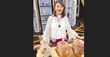 老公罹癌已轉安寧病房 吳雪芬急售骨董救夫