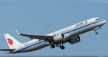飛機緊急迫降!乘客「機艙廁所輕生」搶救亡 目擊者驚:他咬住舌頭