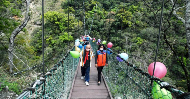 天龍吊橋去年11月開通，2月1日起又要封橋。（圖／中國時報記者莊哲權攝）