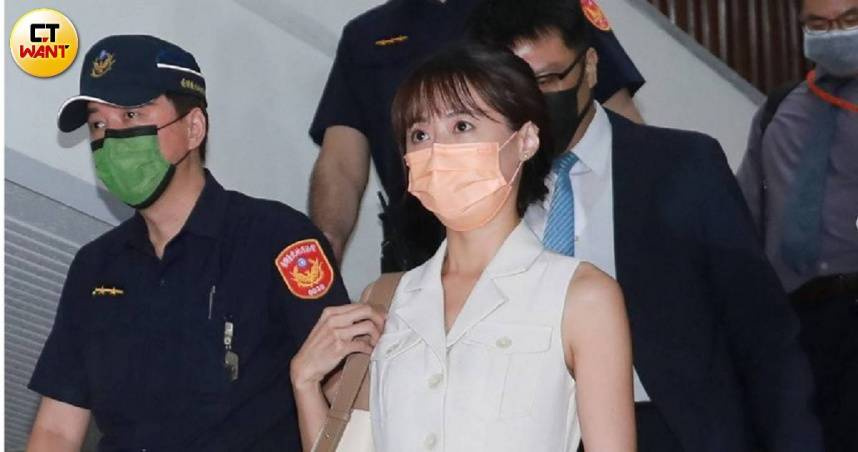 新竹市長高虹安前助理「公衛文」王郁文被宣判貪汙466元，有期徒刑2年、緩刑5年，10萬交保。（圖／周志龍攝）