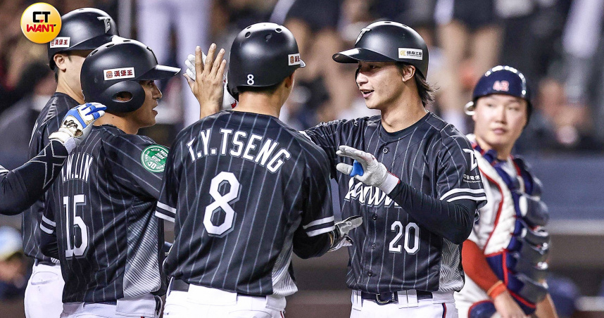 中華隊20歲小將林佳緯在13日第二戰中，於8局下敲出一發滿貫砲。（圖／侯世駿攝）