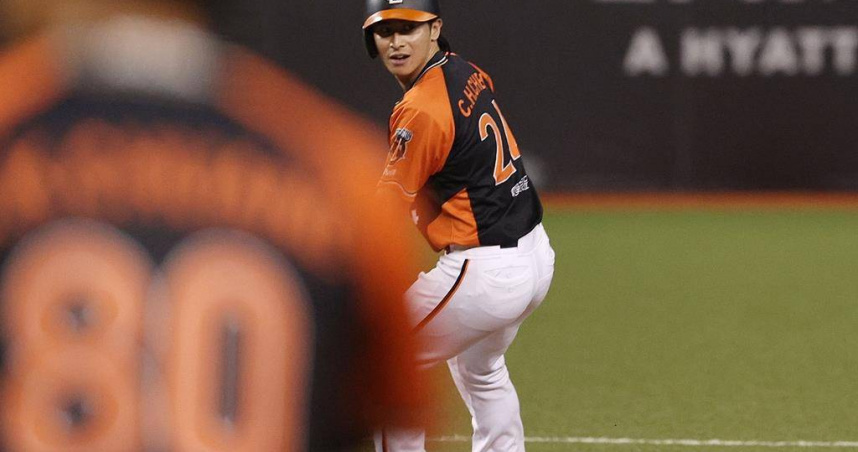 受傷的「台灣隊長」陳傑憲對日本火腿交流賽仍上場代跑。（圖／中國時報杜宜諳攝）