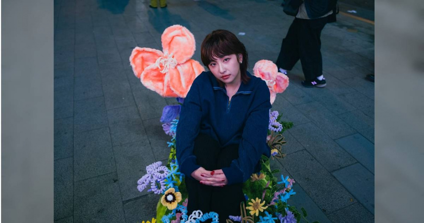 羅莎莎相隔兩年推出單曲〈自願自愛〉。（圖／感恩的心有限公司提供）