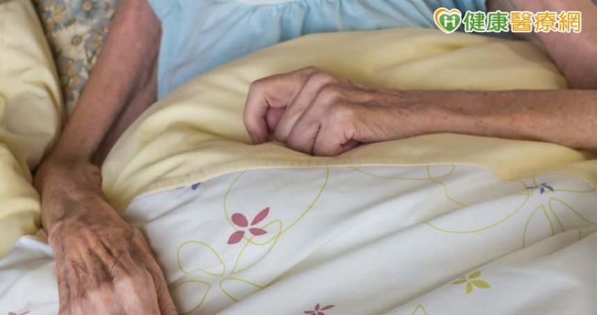 長輩深受骨鬆與肌少症雙重威脅！　專家教「2招」有效改善生活品質