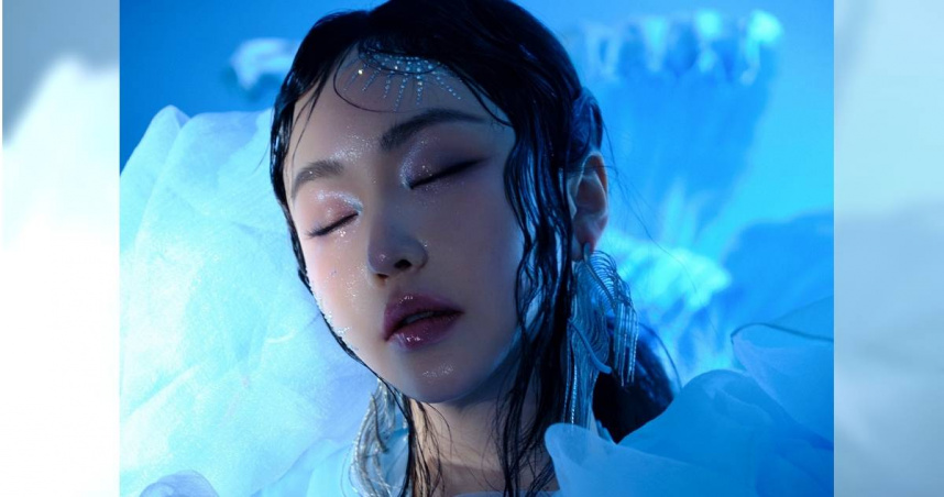 創作女歌手KIAH推出首張專輯《女口》。（圖／綺亞音樂提供）