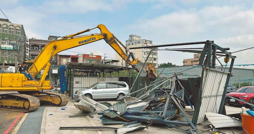 桃園市建管處自今年2月起共拆除10處大型農地違建，呼籲業者勿利用連假期間搶建違建，市府將嚴格把關。（圖／桃園市都發局提供／中國時報姜霏桃園傳真）