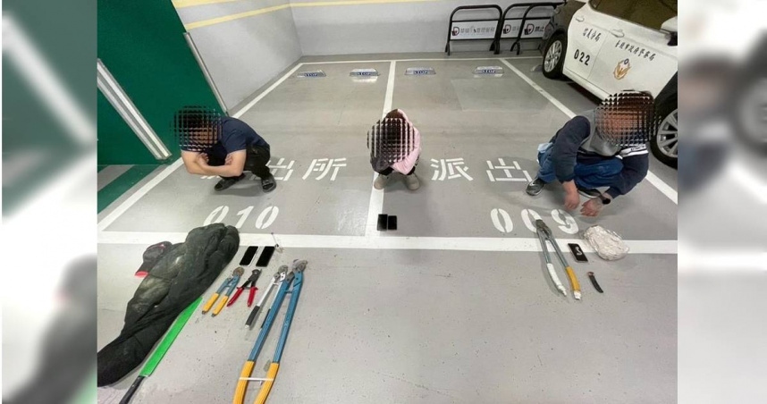 泥作工人帶女友夜竊百萬電纜，警扮伏兵一網打盡。（圖／翻攝畫面）