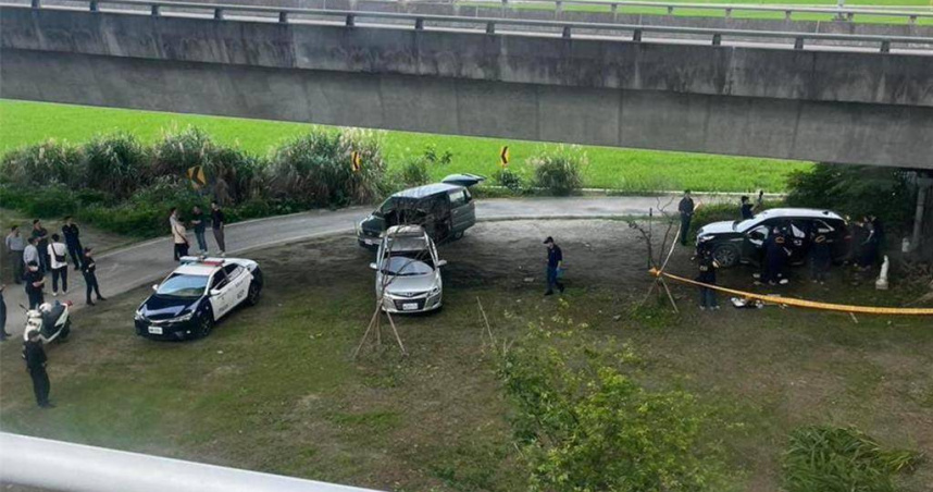 宜蘭縣簡姓男子涉嫌殺害債主邱姓男子，11日晚間法院裁定簡男羈押禁見，圖為警方在案發現場採證畫面。（圖／民眾提供）