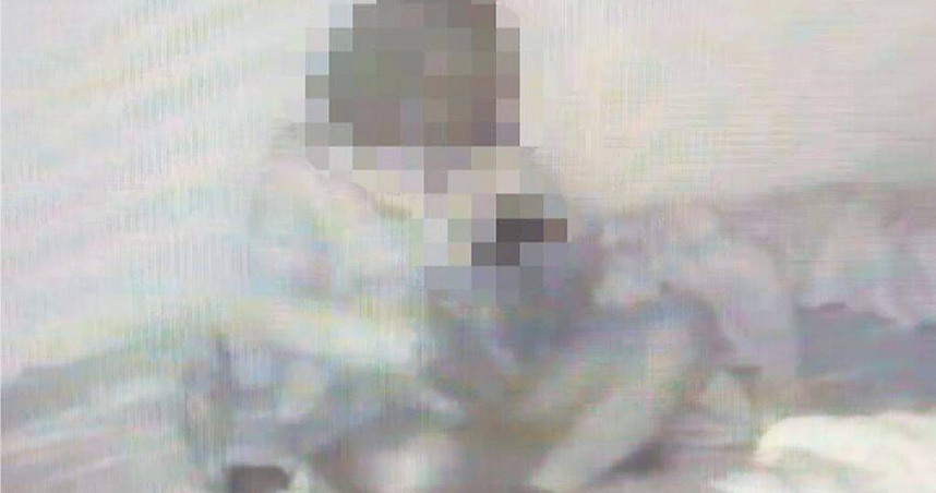 桃園詹姓月嫂日前遭多名家長爆料虐童，不僅將嬰兒大力甩來甩去，甚至還賞巴掌，目前桃園市政府已依法開罰，警方也移送地檢署偵辦。（圖／民眾提供／中國時報姜霏桃園傳真）