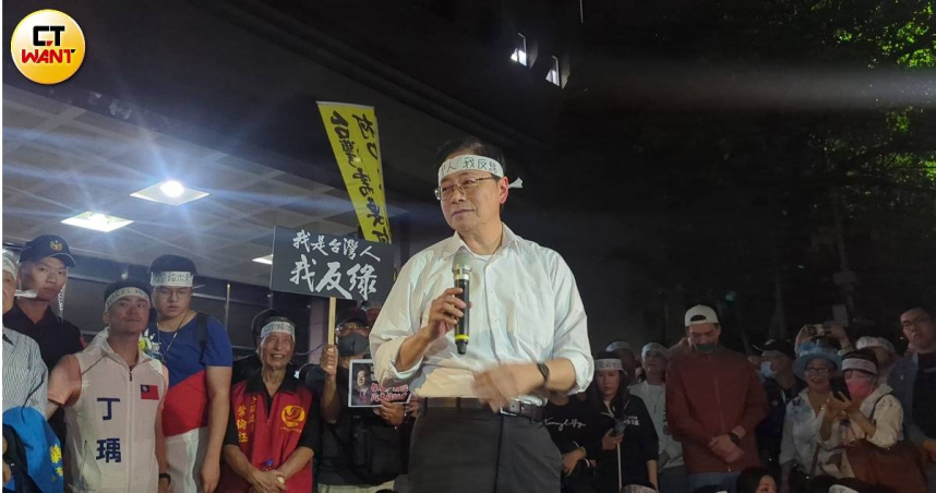 張善政現身北檢發表談話，直指「司法已死」。(圖／林冠吟攝)