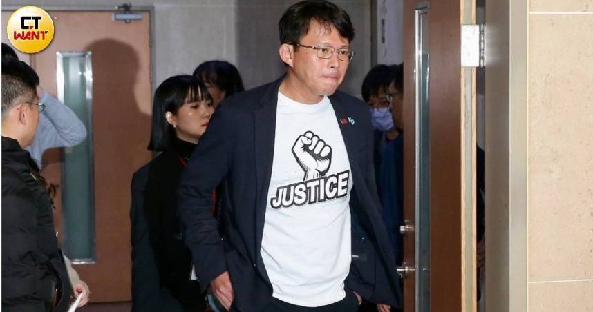 總統賴清德宣布啟動「團結國家十講」，民眾黨主席黃國昌批評是假團結真鬥爭，並提出公開對談挑戰。（圖／黃耀徵攝）