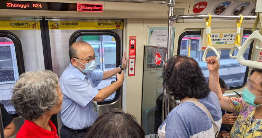 乘客抱怨北捷到站時跑馬燈不顯示站名，反而播一些無關緊要的宣導文。（示意圖／台北捷運臉書）