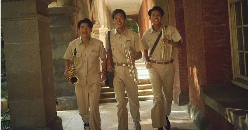 劉育仁（左起）、牧森、余杰恩在《進行曲》中為了樂旗隊熱血築夢。（圖／未來進行曲提供）
